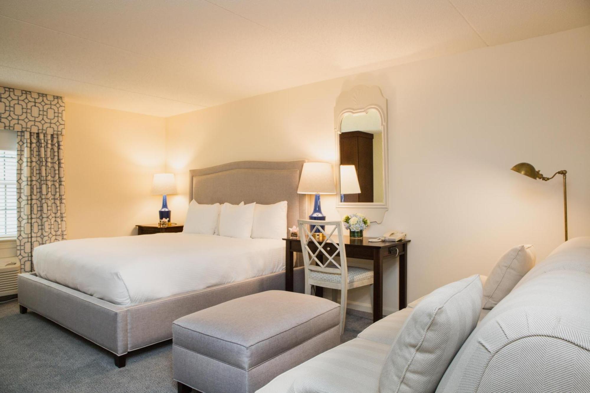 Deluxe King Room Sofa Bed