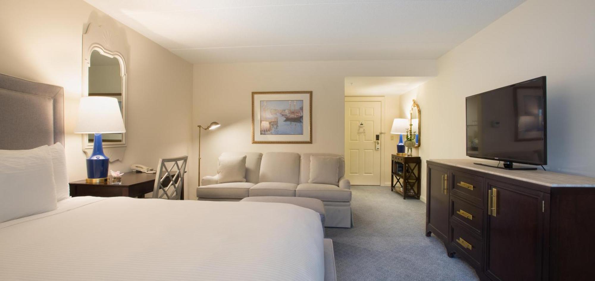 Deluxe King Room Sofa Bed