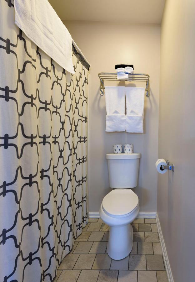 Room 11 Full sized bed private bath